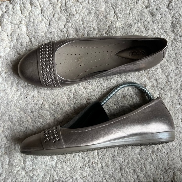 Ecco: Slip On Muted Metallic Gun Metal Studded Vamp Slip On Ballerina Flats - Picture 10 of 10